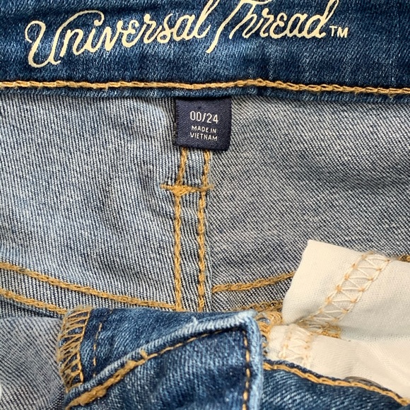 Universal Thread Short Shorts - Picture 3 of 3